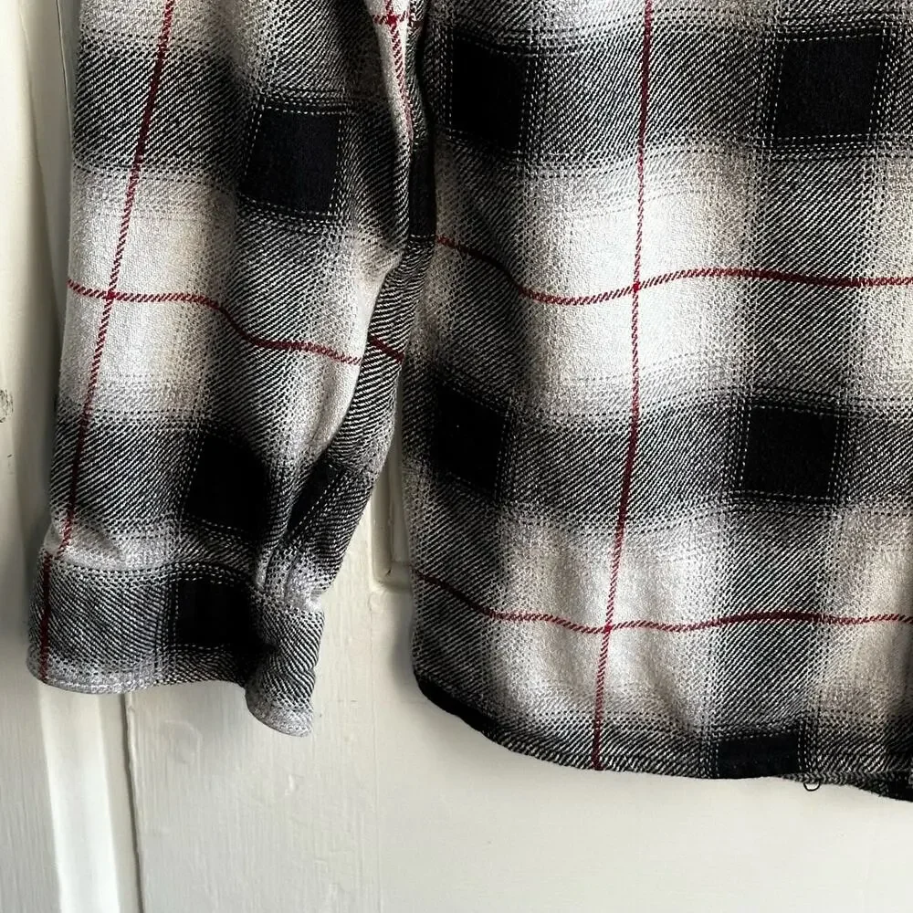 Levi’s Plaid Flannel Button-Down Shirt Size Medium